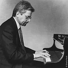 Robert McDonald, 钢琴